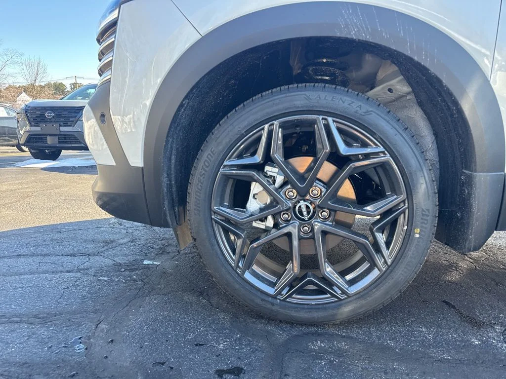 New 2026 Aspen White TriCoat / Super Black Two-tone Nissan SR image 11