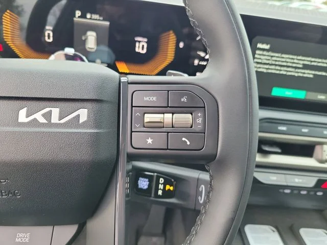 New 2027 Ivory Silver Kia S image 12