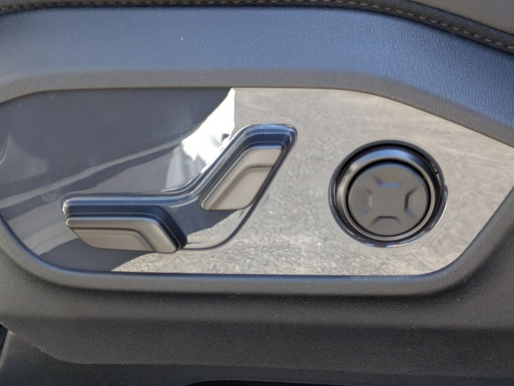 New 2027 Glacial White Pearl Kia X-Line EX image 23