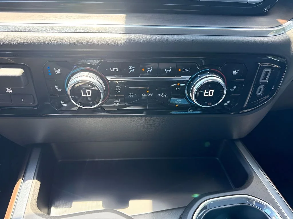 Used 2023 White GMC SLT image 22