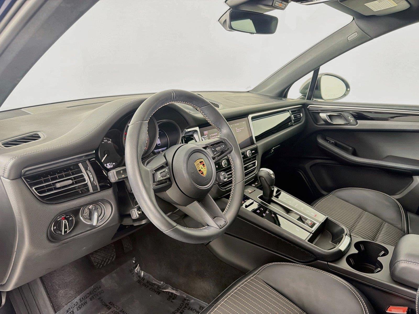 Used 2024  Porsche T image 4