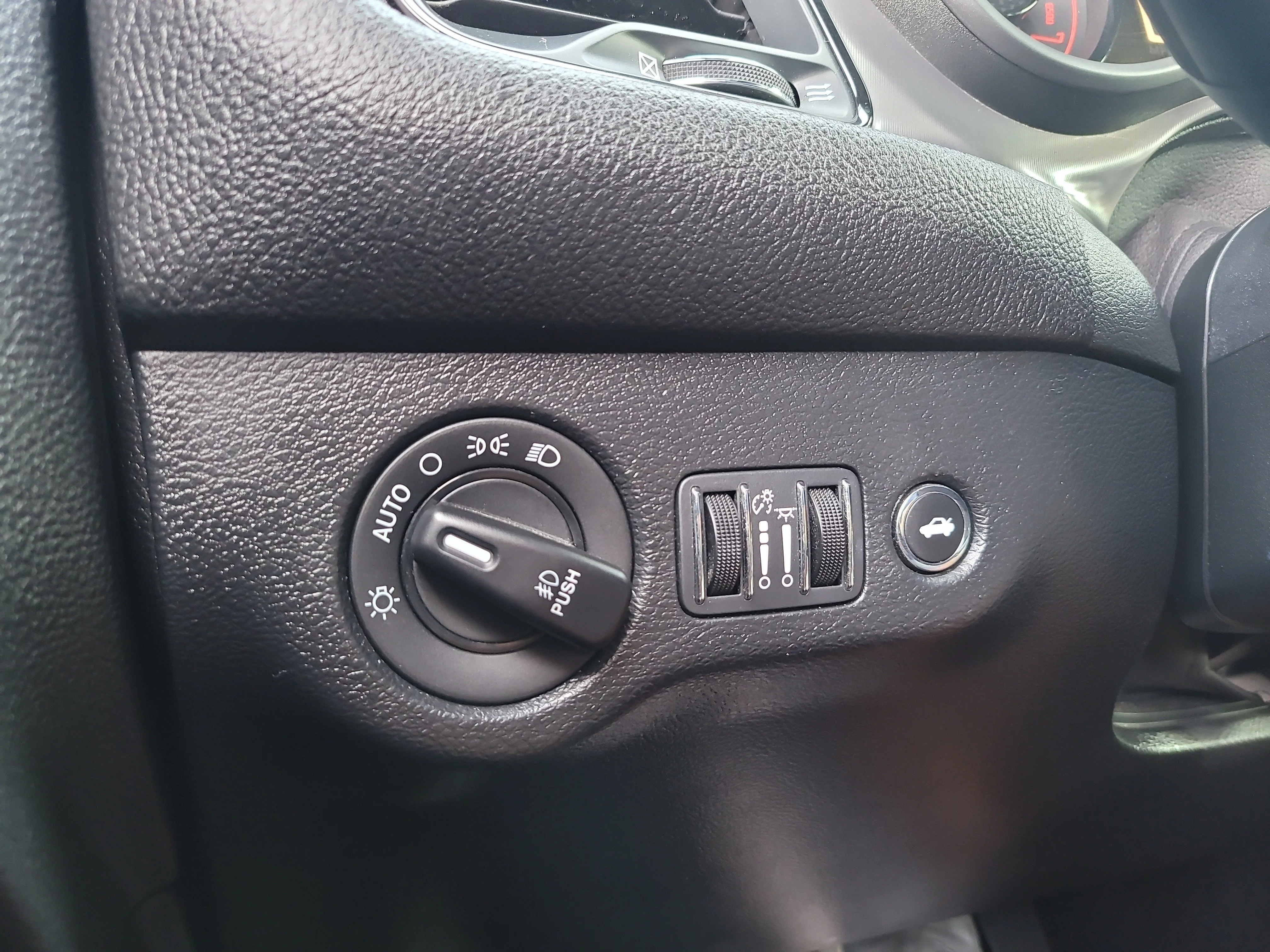 Used 2020 Granite Pearlcoat Dodge SXT image 30