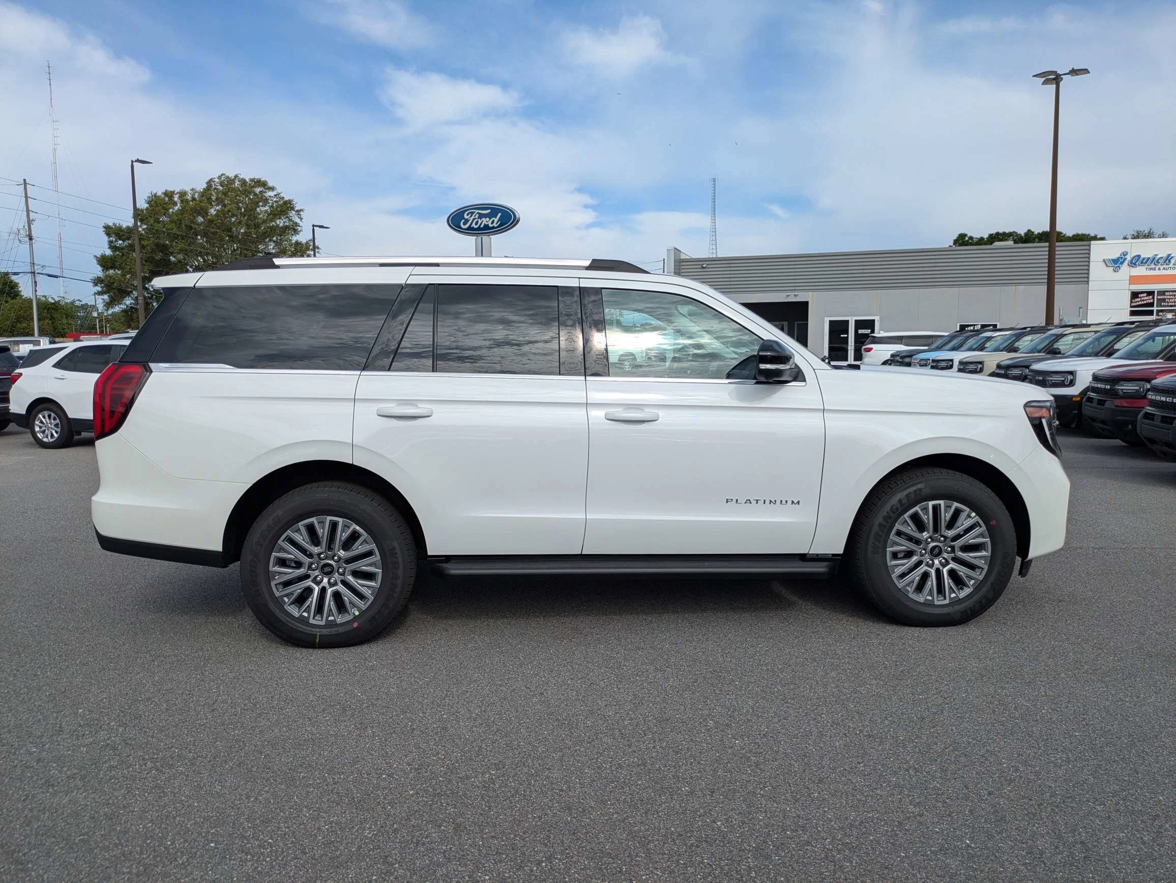 New 2026 Star White Metallic Tri-Coat Ford Platinum® image 3