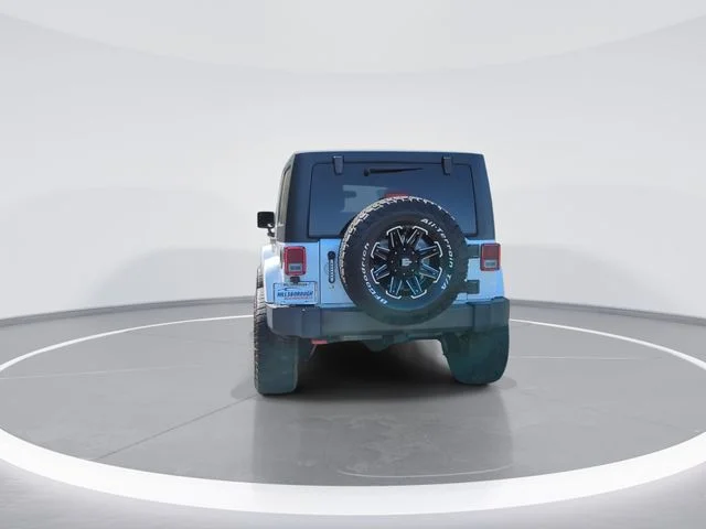 Used 2018 White Jeep Unlimited Sahara image 7