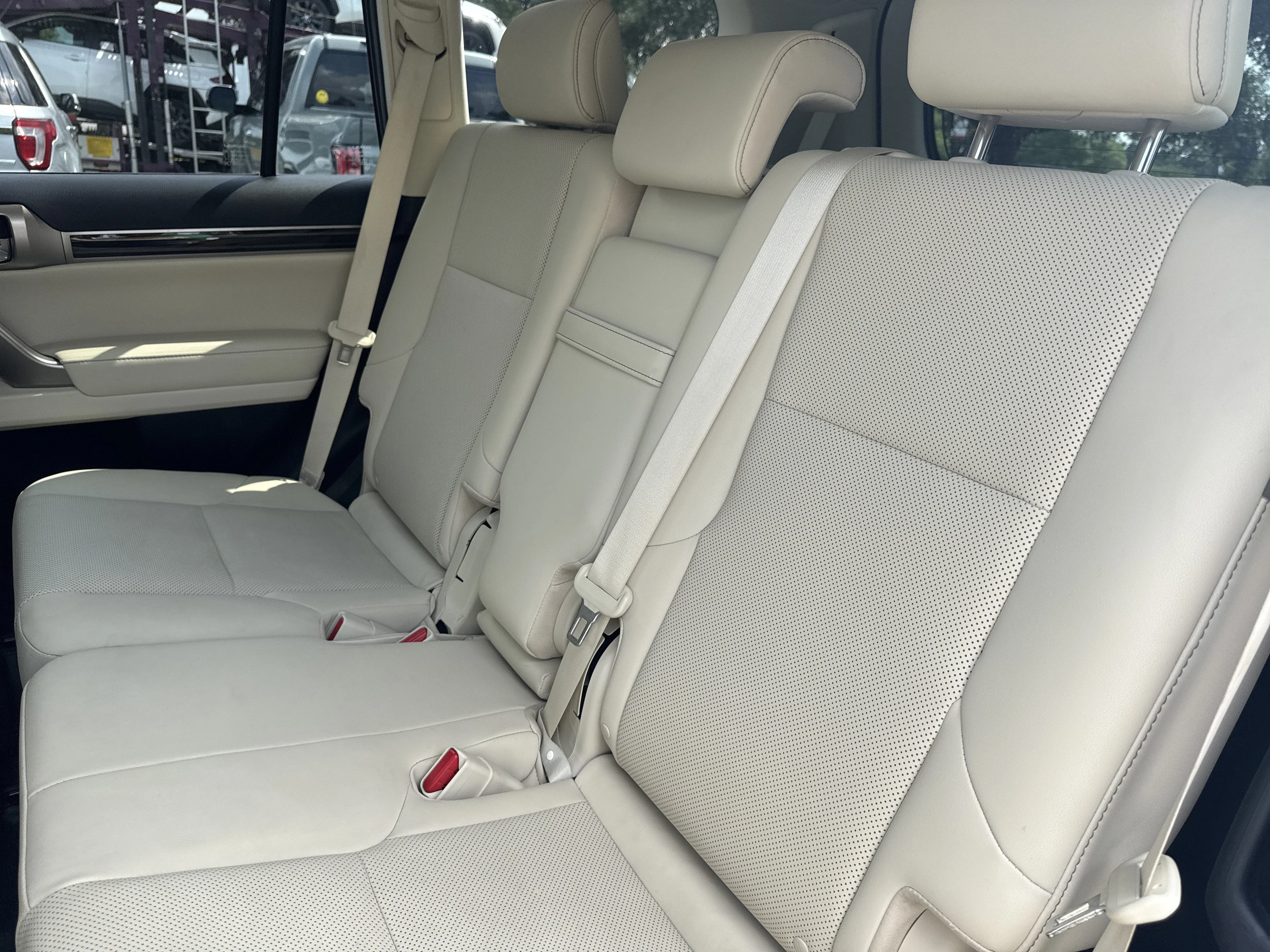 Used 2021 Starfire Pearl Lexus 460 image 25