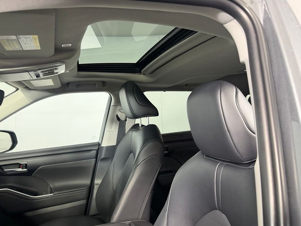 Used 2026 Heavy Metal Toyota XLE image 21