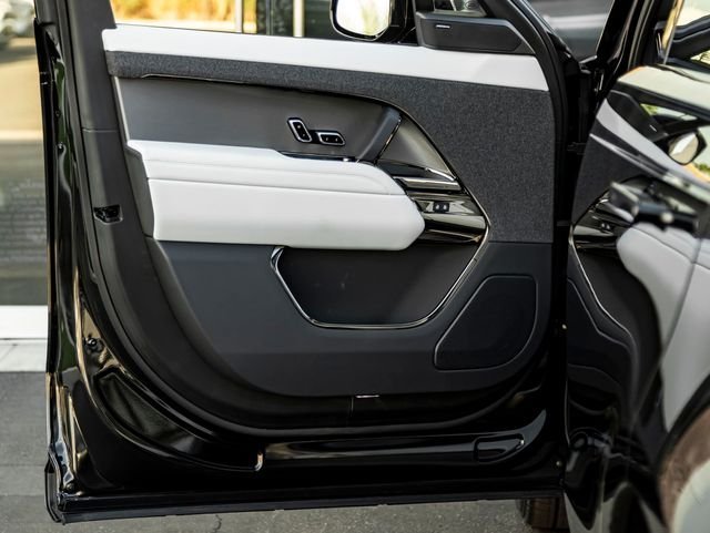 New 2026 Santorini Black LAND ROVER SE image 12