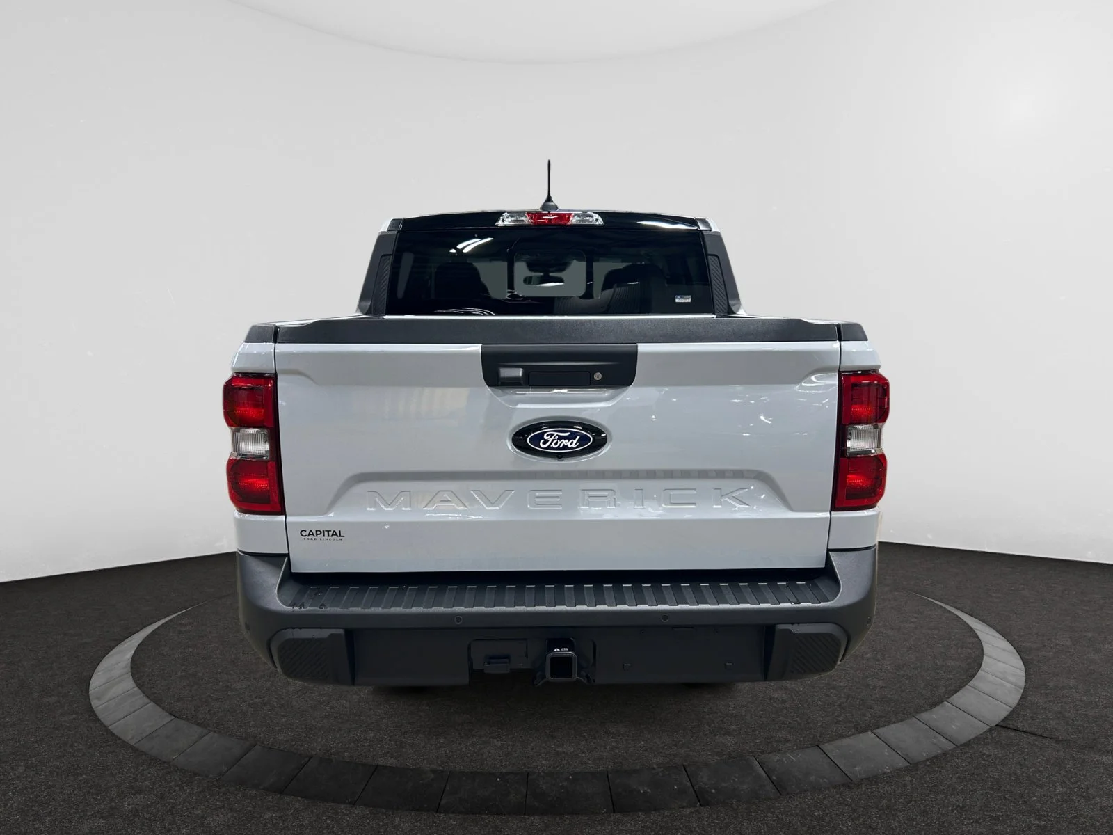 New 2026 Space White Metallic Ford Lariat image 4