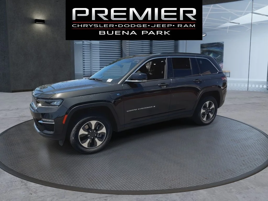 Used 2024 Brown Jeep 4xe image 4