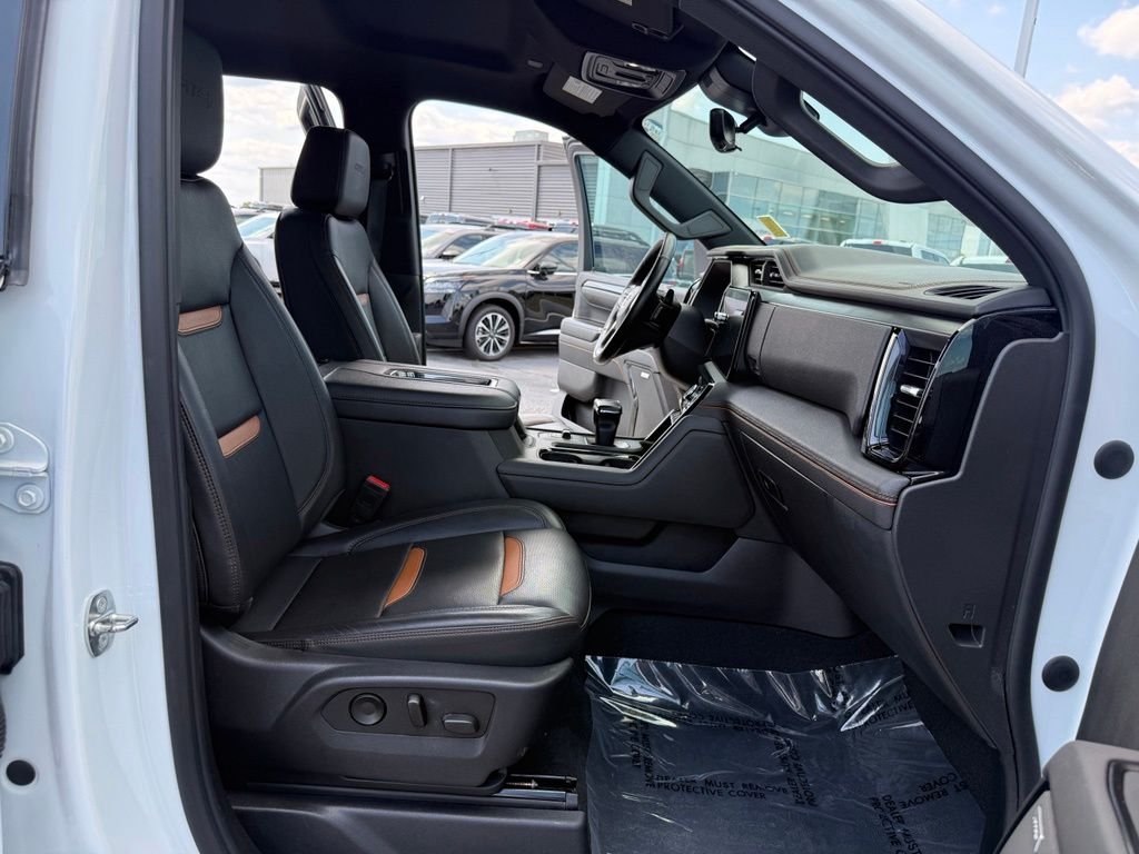 Used 2022 White GMC AT4 image 19