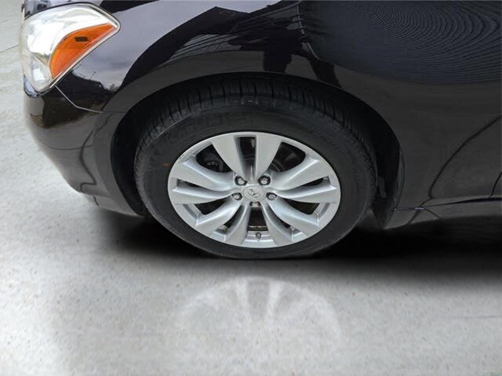 Used 2011 Malbec Black INFINITI Base image 10