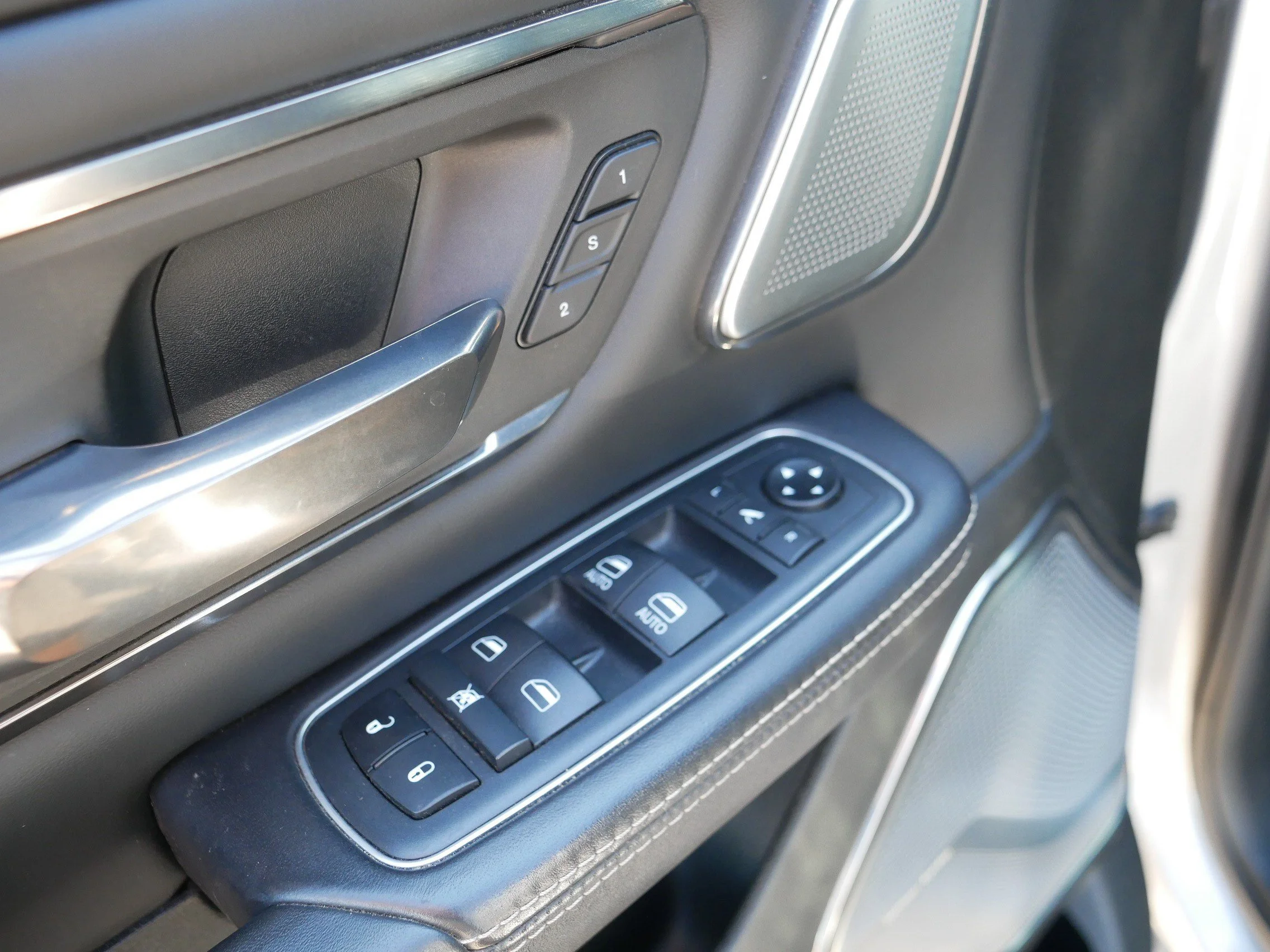 Used 2020 Billet Silver Metallic Clearcoat Ram Limited image 19
