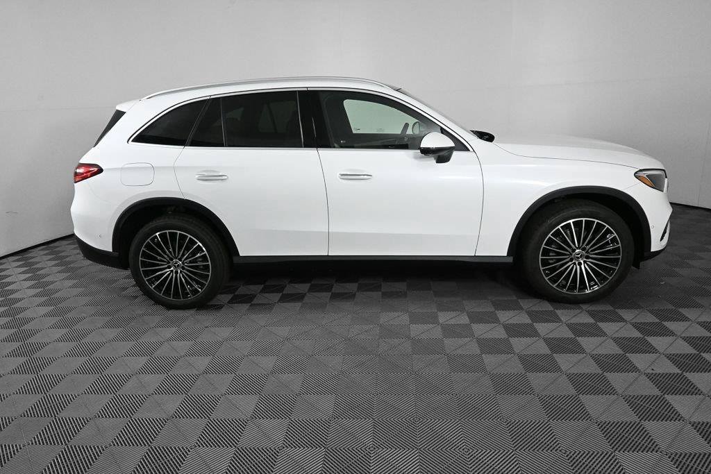 New 2027 MANUFAKTUR Moonlight White Metallic Mercedes-Benz GLC 300 image 62