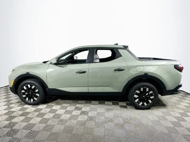 New 2027 Green Hyundai SE image 7