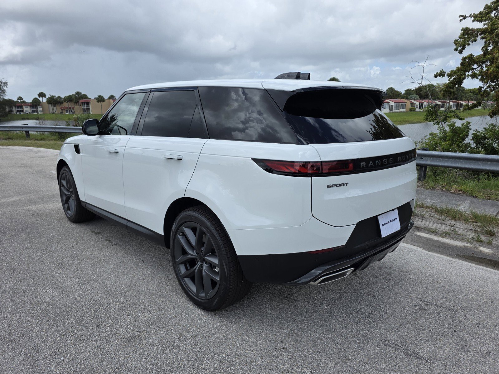 Used 2026 Fuji White Land Rover SE P360 image 2