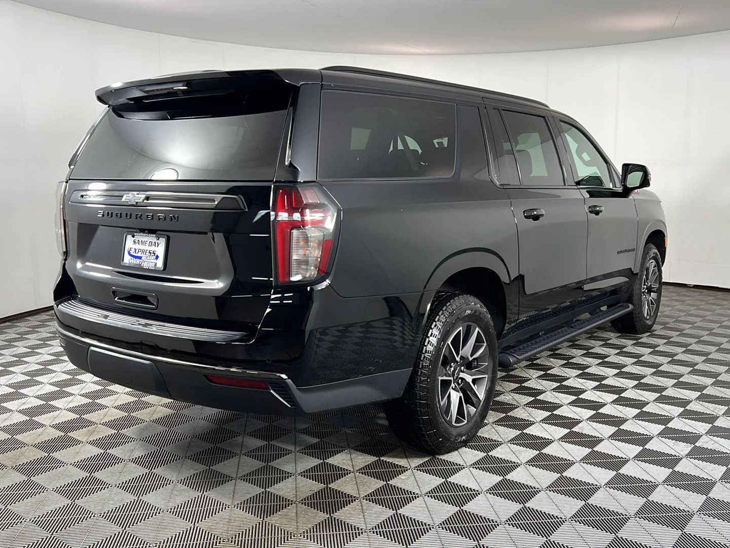Used 2022 Black Chevrolet Z71 image 3