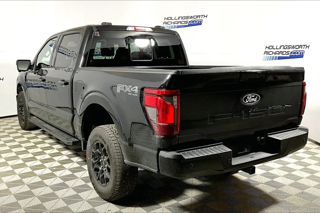 New 2025 Agate Black Metallic Ford XLT image 3
