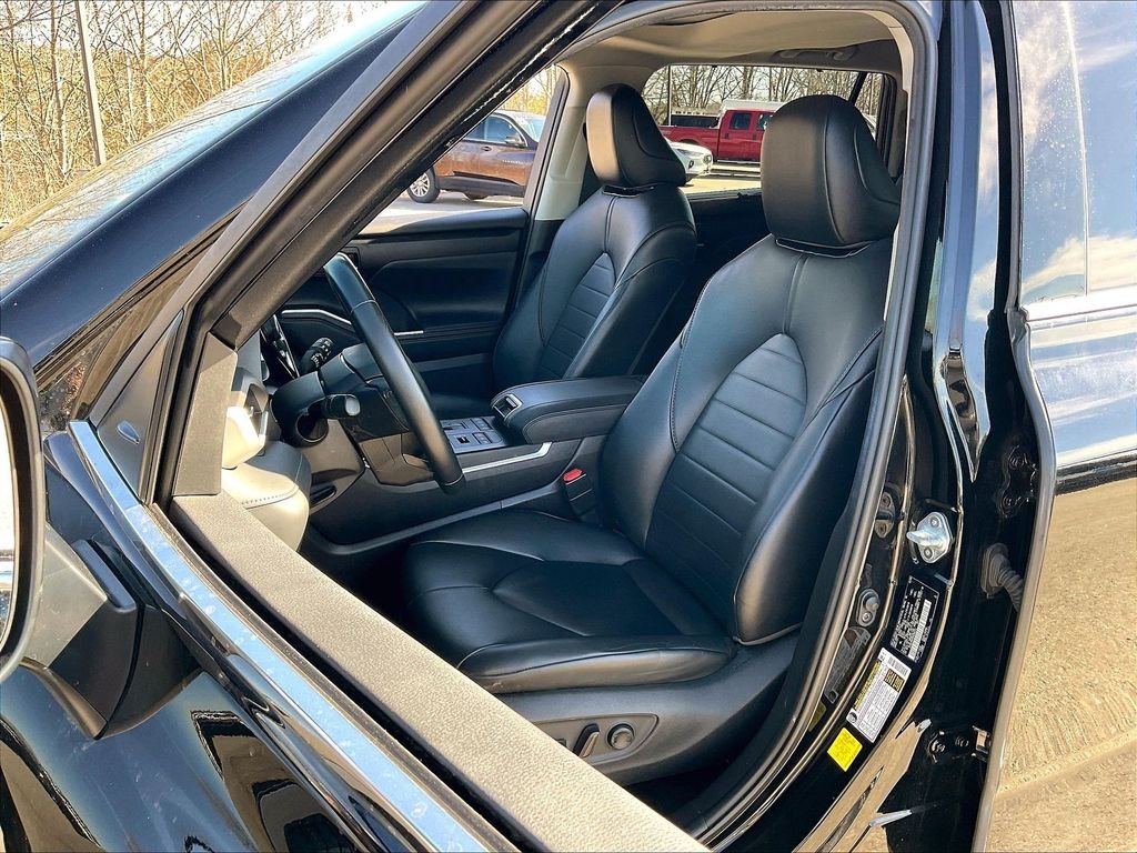 Used 2021 Black Toyota XLE image 9
