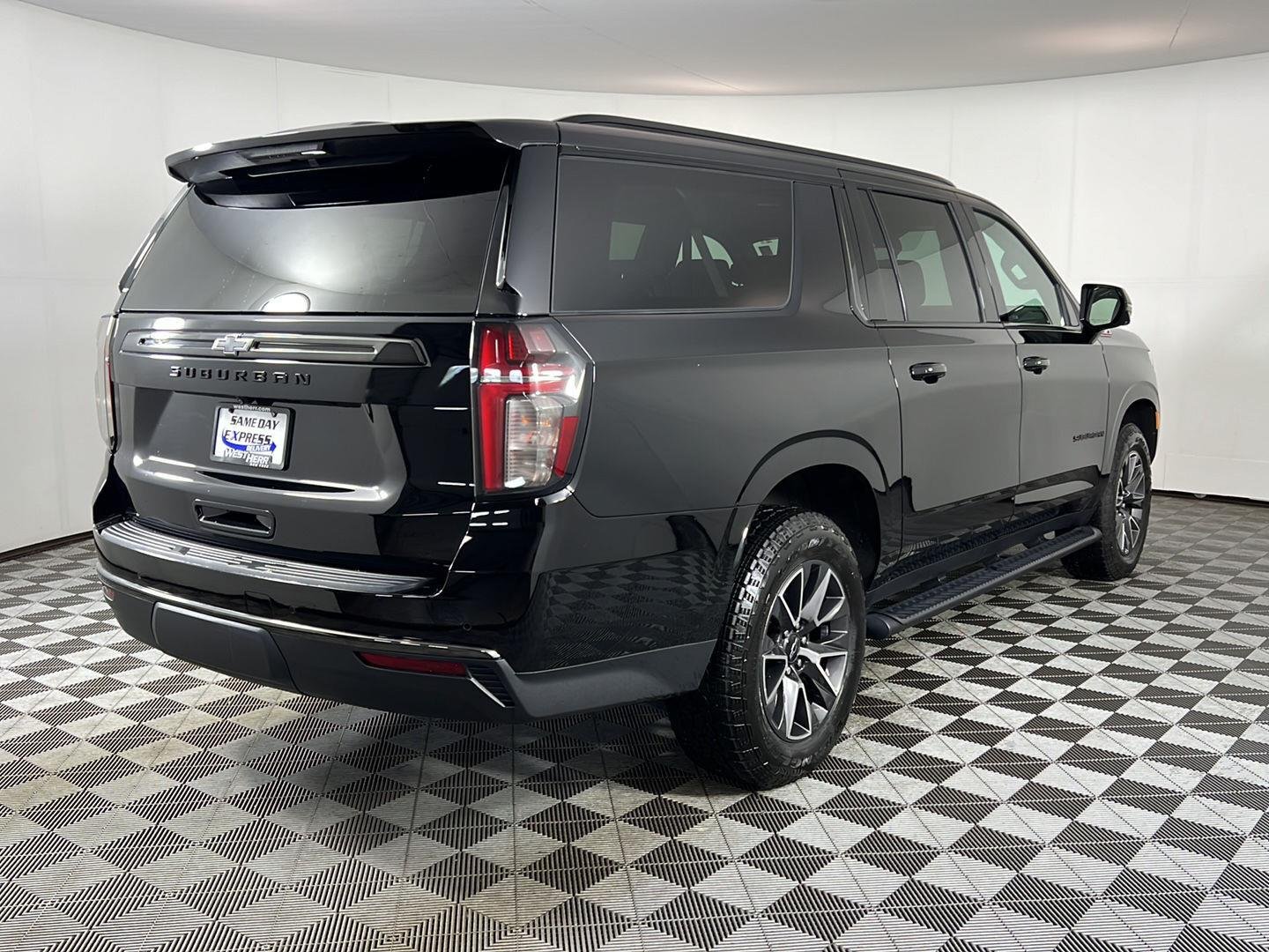 Used 2022 Black Chevrolet Z71 image 3