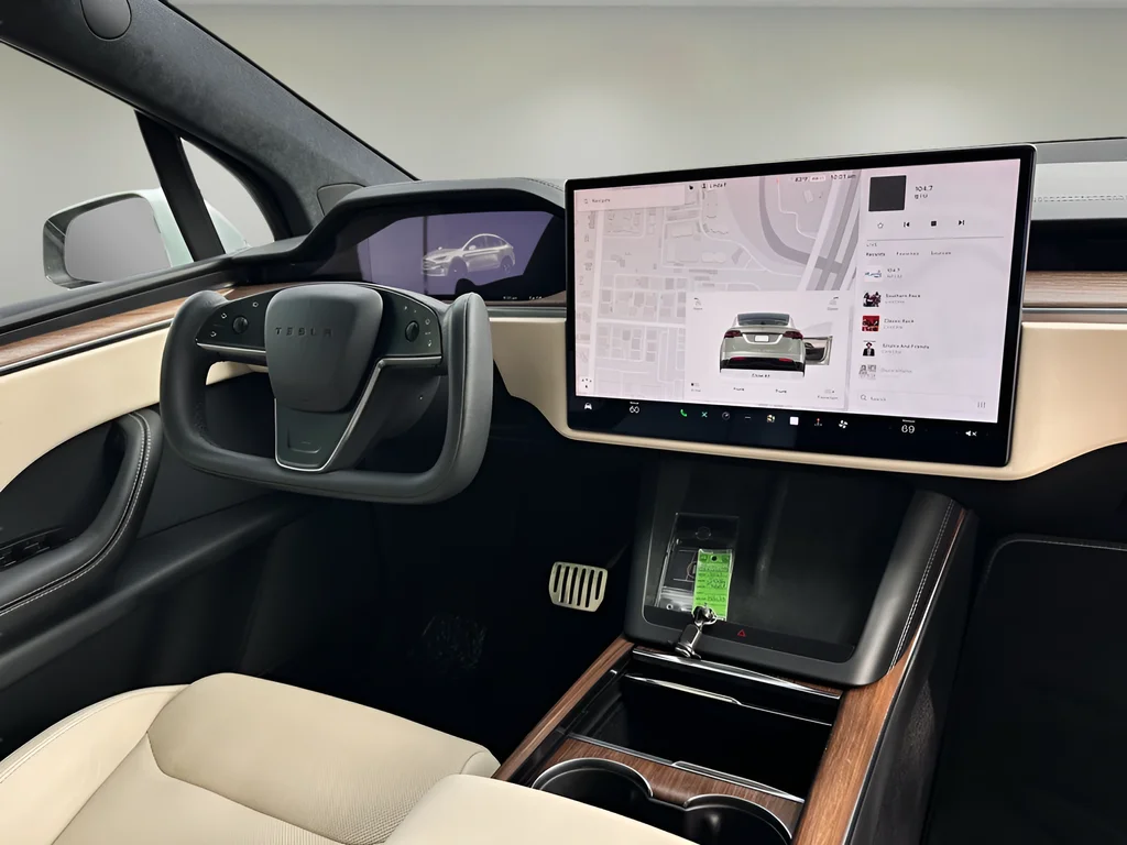 Used 2023 White Tesla Base image 10