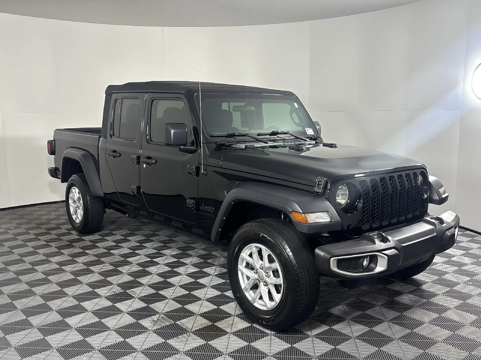2023 Jeep Gladiator