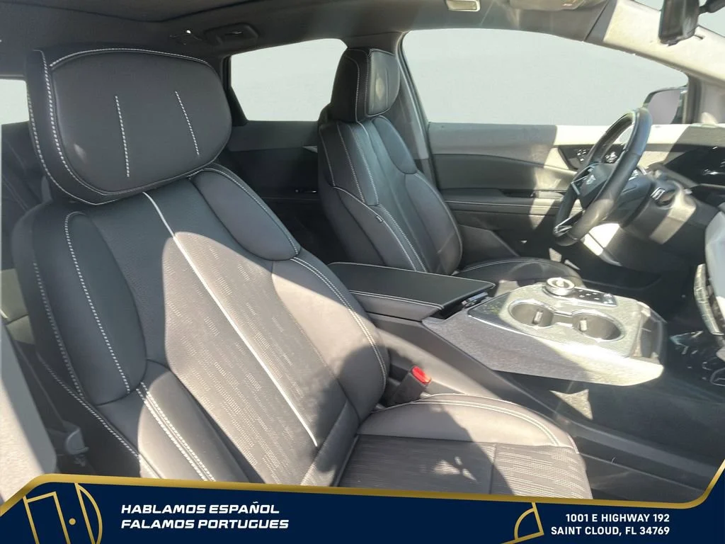 Used 2025 Argent Silver Metallic Cadillac Sport 2 image 33