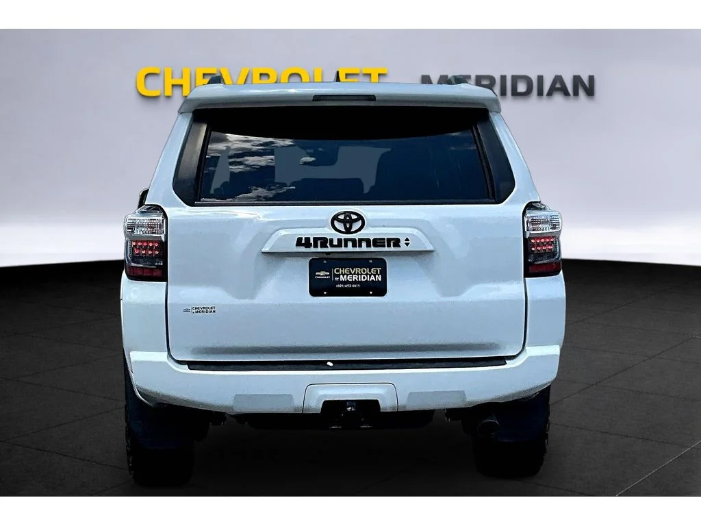 Used 2021  Toyota SR5 Premium image 4