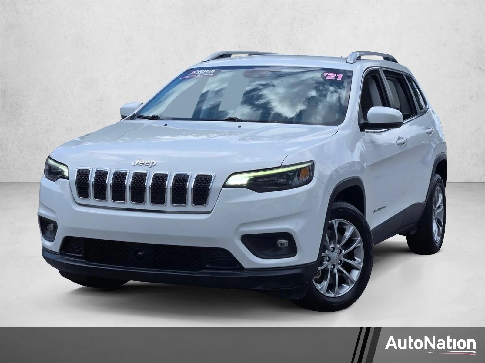Used 2021 Bright White Clearcoat Jeep Latitude Lux image 1