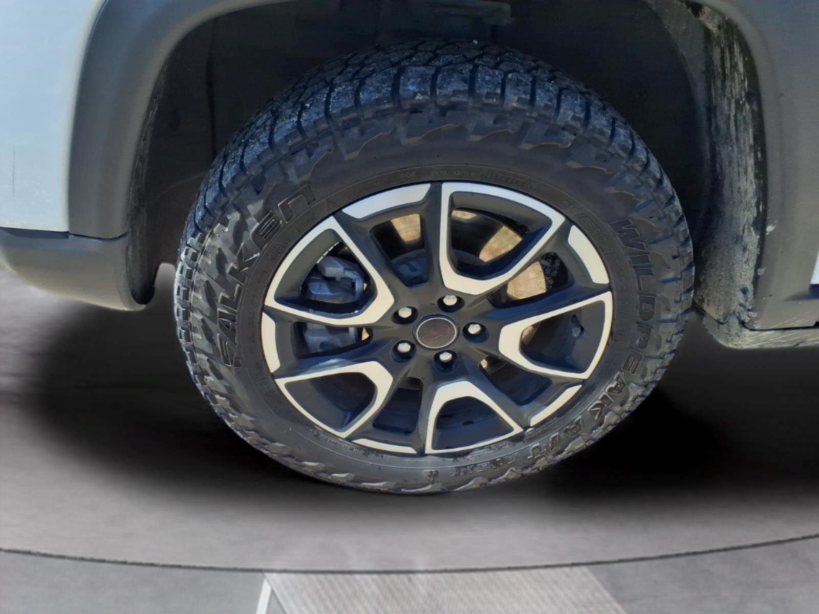 Used 2025 Bright White Clearcoat Jeep Trailhawk image 9