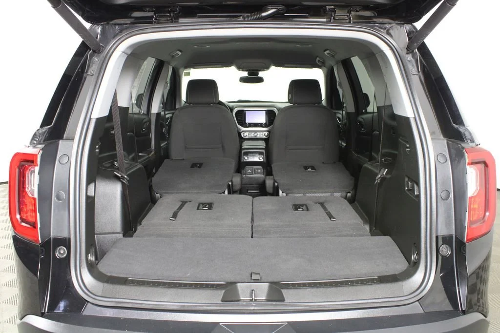 Used 2023 Ebony Twilight Metallic GMC SLE image 9