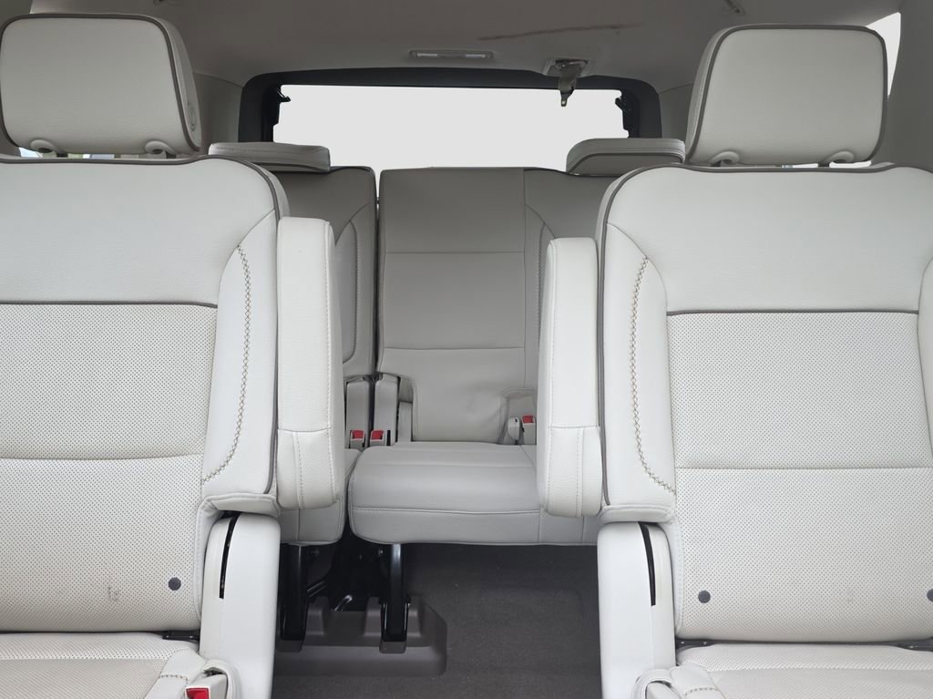 Used 2022 White Frost Tricoat GMC Denali image 12