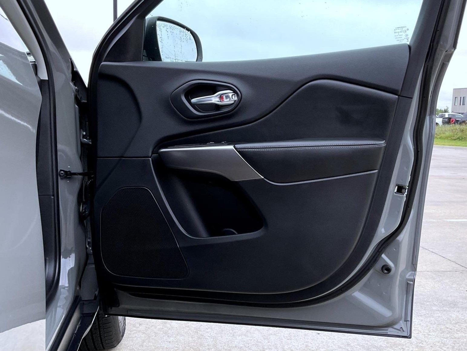 Used 2019 Gray Jeep Limited image 17