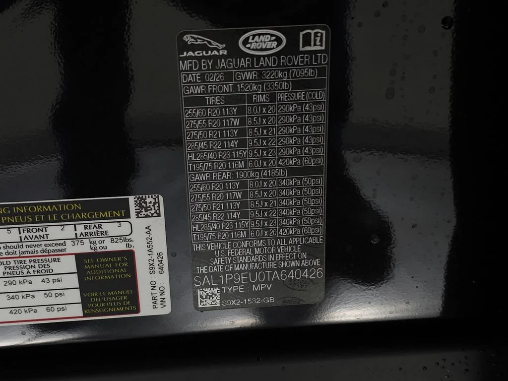 New 2026 Santorini Black Land Rover SE image 34