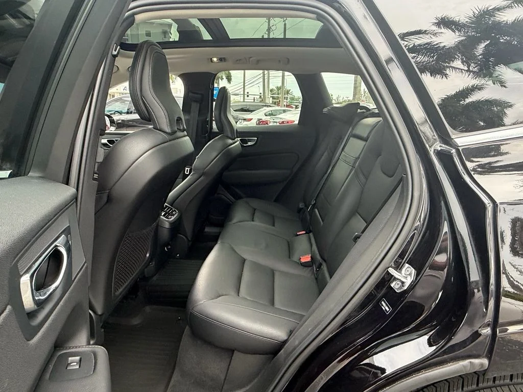 Used 2020 Black Volvo T6 Inscription image 11