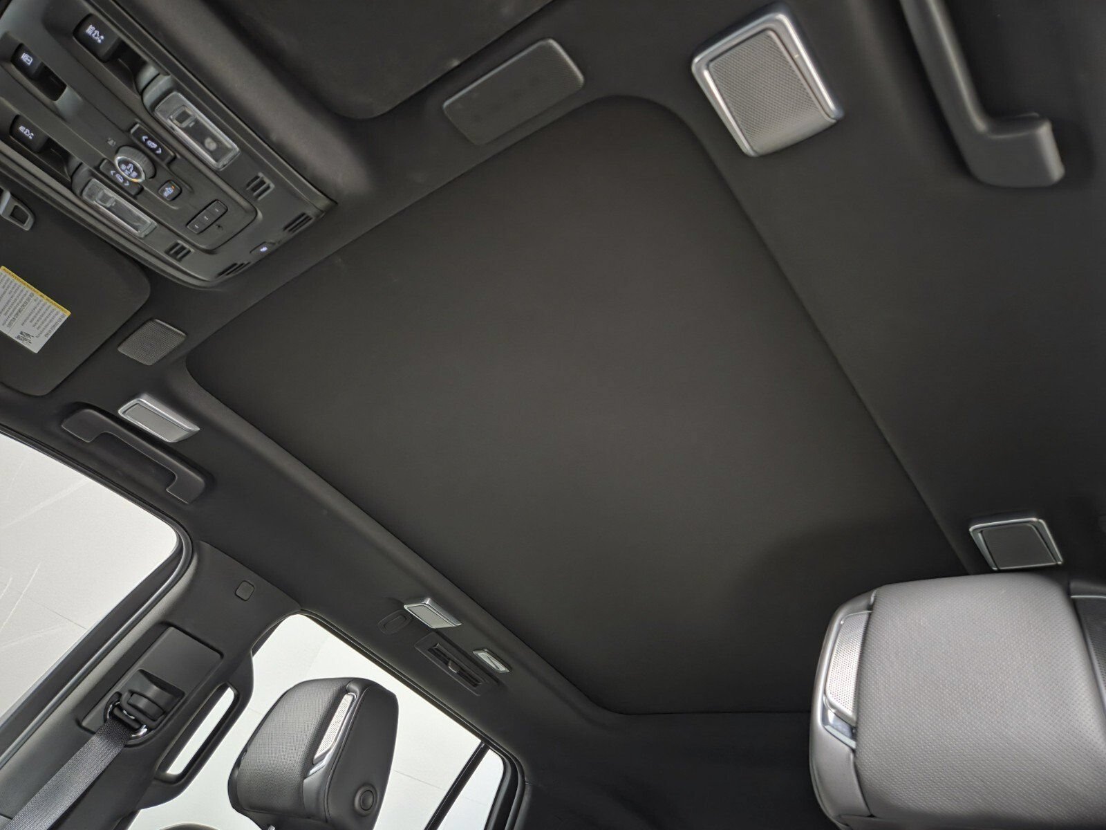 Used 2022 BLACK RAVEN Cadillac Sport image 21