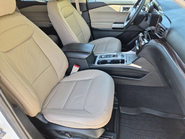 Used 2023 White Metallic Ford Limited image 21