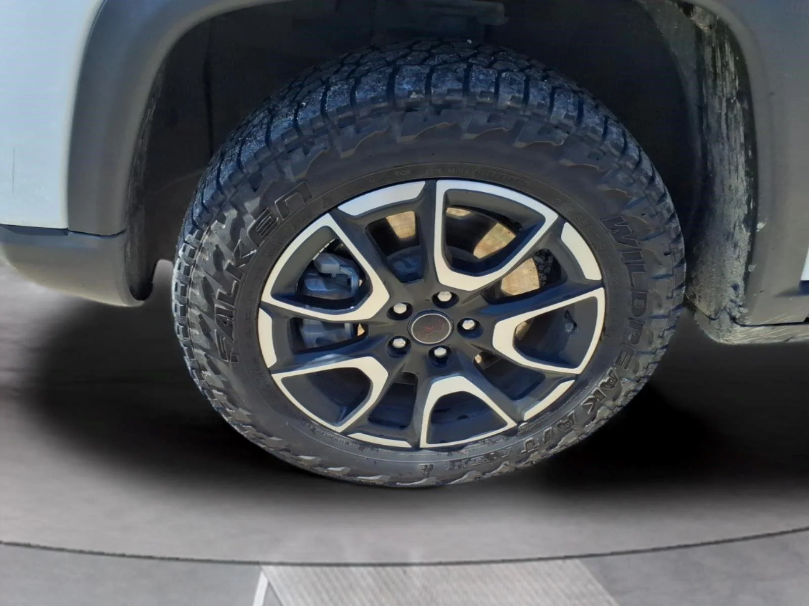 Used 2025 Bright White Clearcoat Jeep Trailhawk image 9