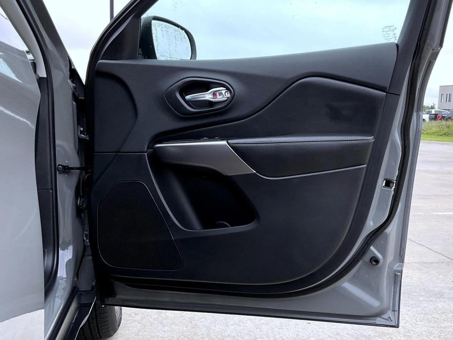 Used 2019 Gray Jeep Limited image 17