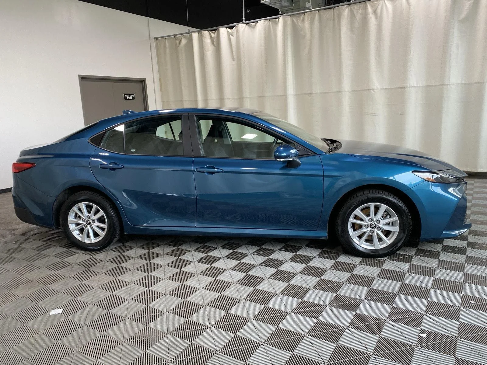 Used 2025 Ocean Gem Toyota LE image 10