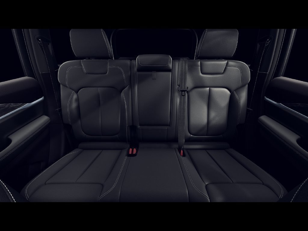 New 2026 Silver Zynith Exterior Paint Jeep Limited image 3