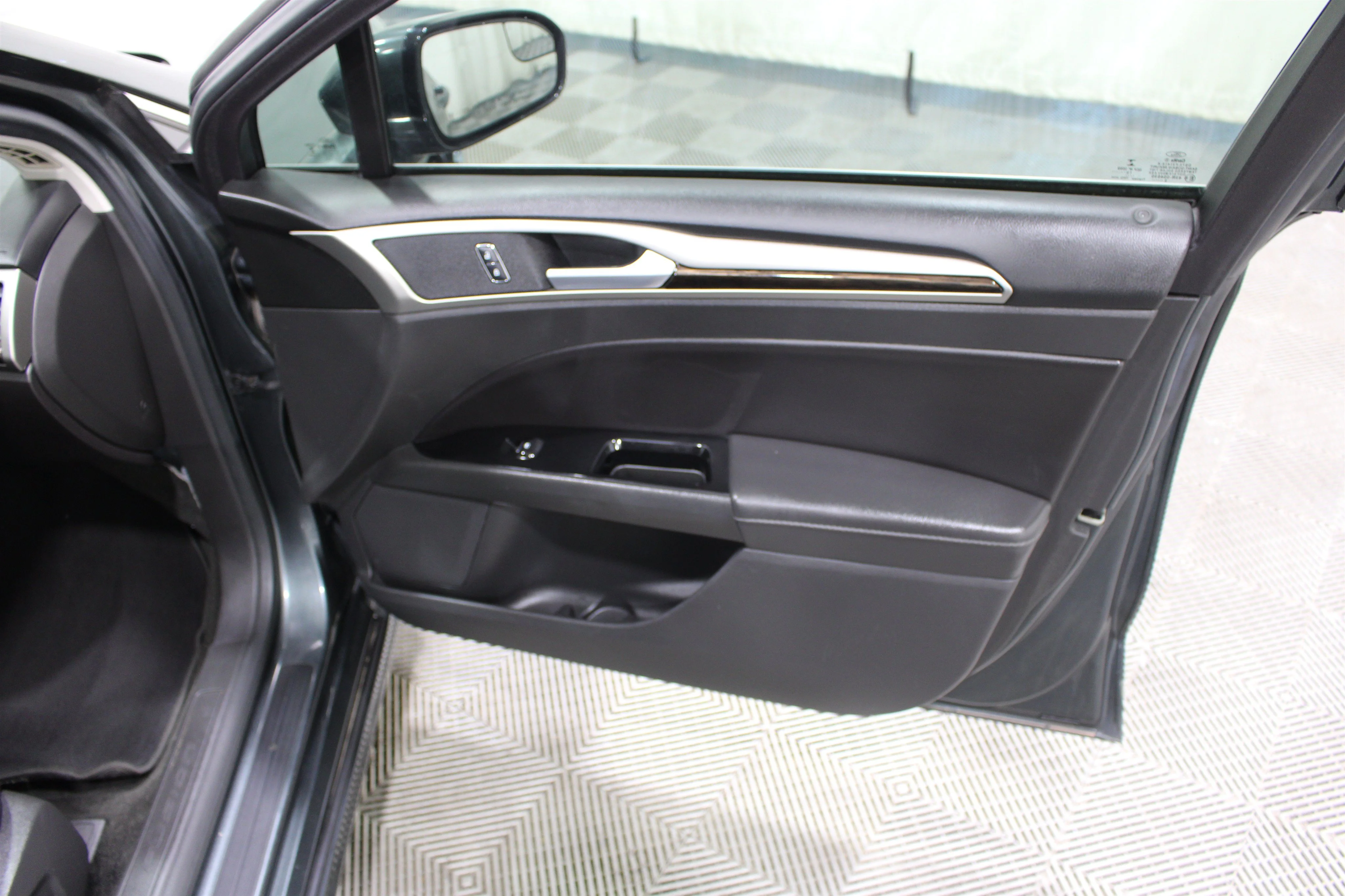 2016 Ford Fusion SE - Photo 25