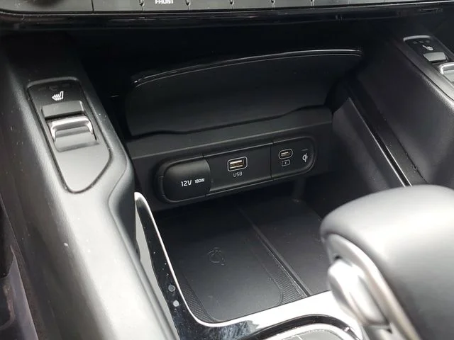 Used 2023 White Kia S image 30