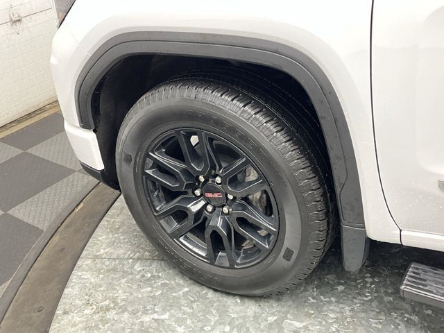 Used 2024 Summit White GMC Elevation image 36