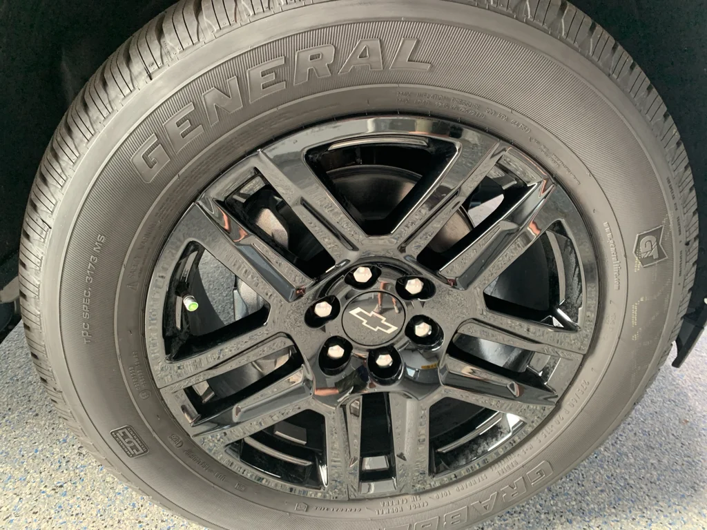 New 2026 Summit White Chevrolet RST image 30