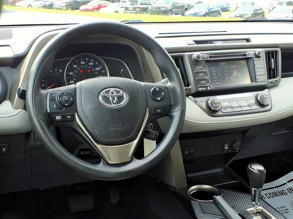 Used 2014 Barcelona Red Metallic Toyota XLE image 11