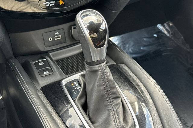 Used 2020 Brilliant Silver Metallic Nissan SL image 27