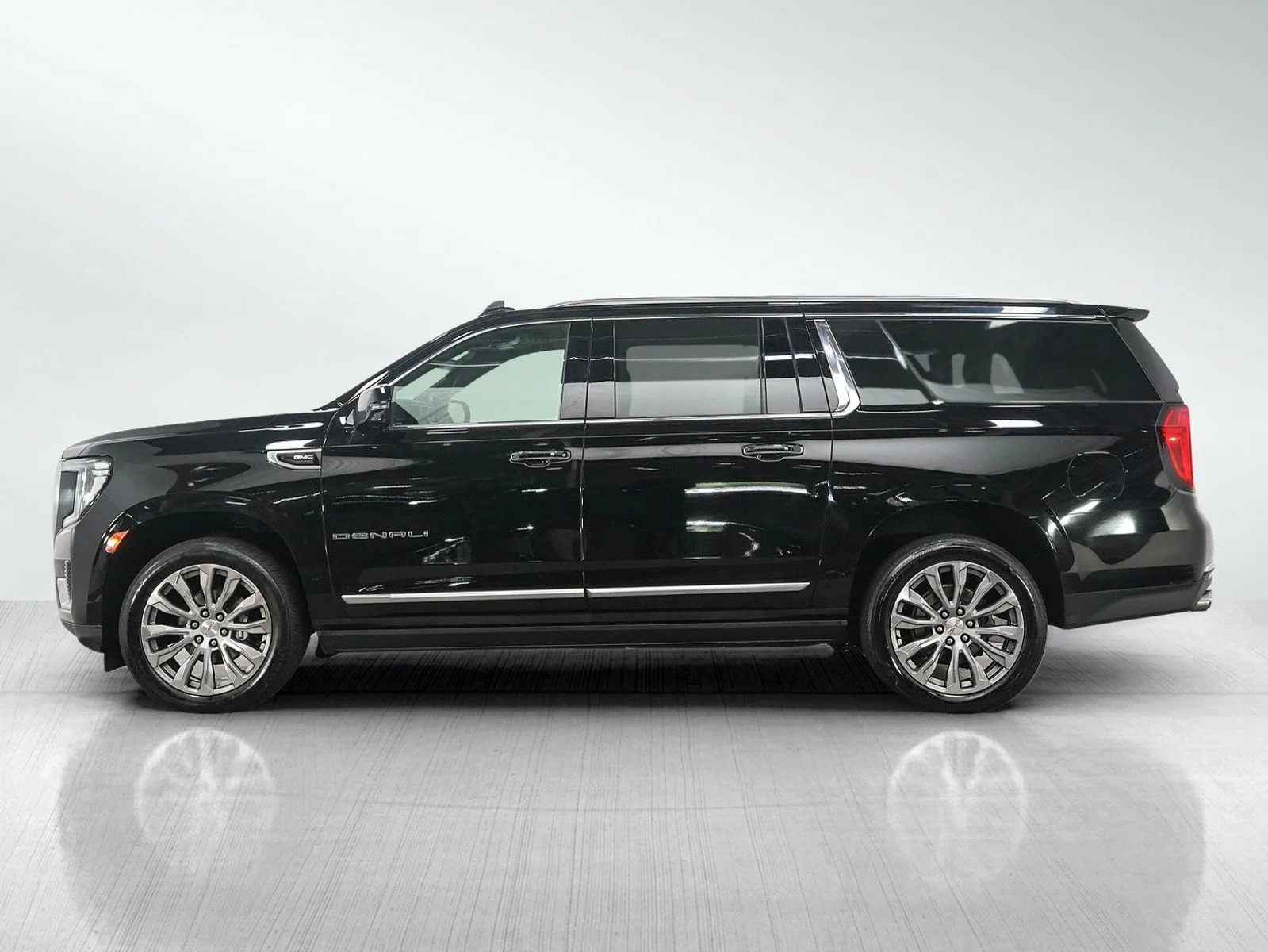 Used 2021 ONYX BLACK GMC Denali image 2