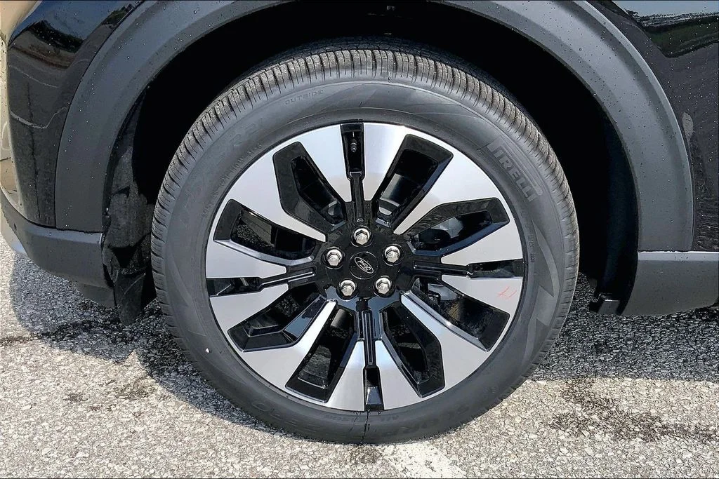 New 2026 Black Ford Platinum image 12