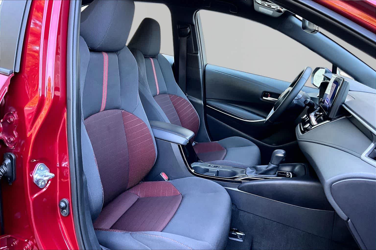 Used 2025 Ruby Flare Pearl Toyota SE image 9