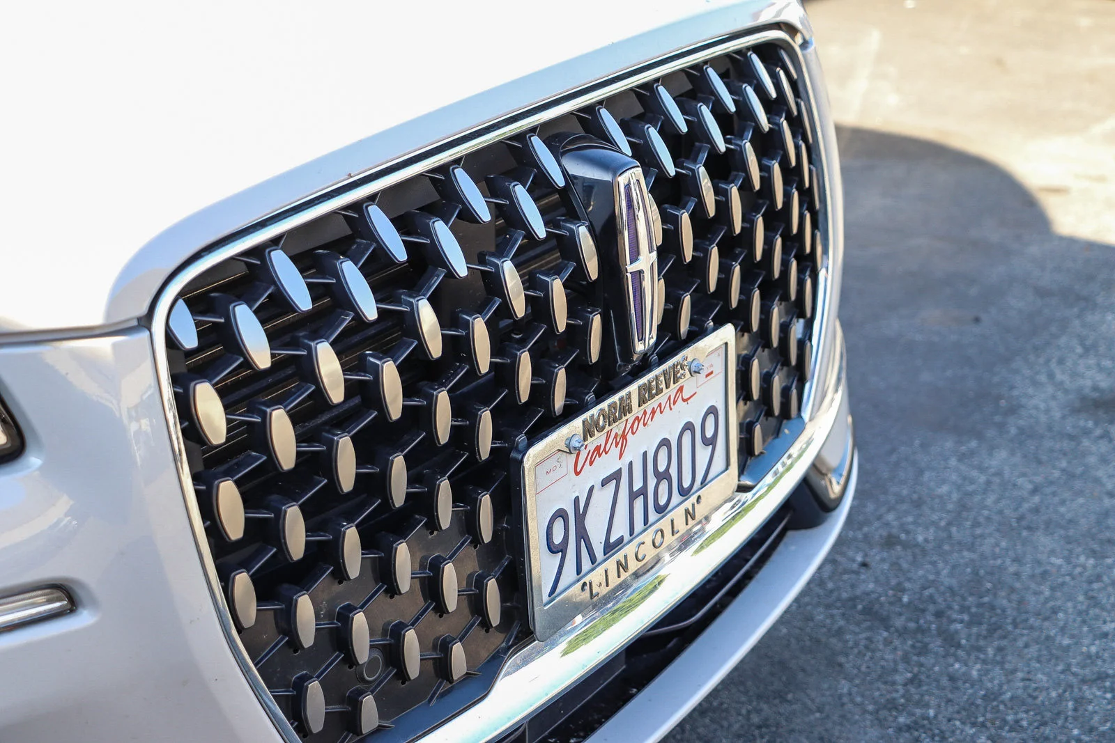 Certified Used 2024 Pearl Metallic Lincoln Grand Touring image 6
